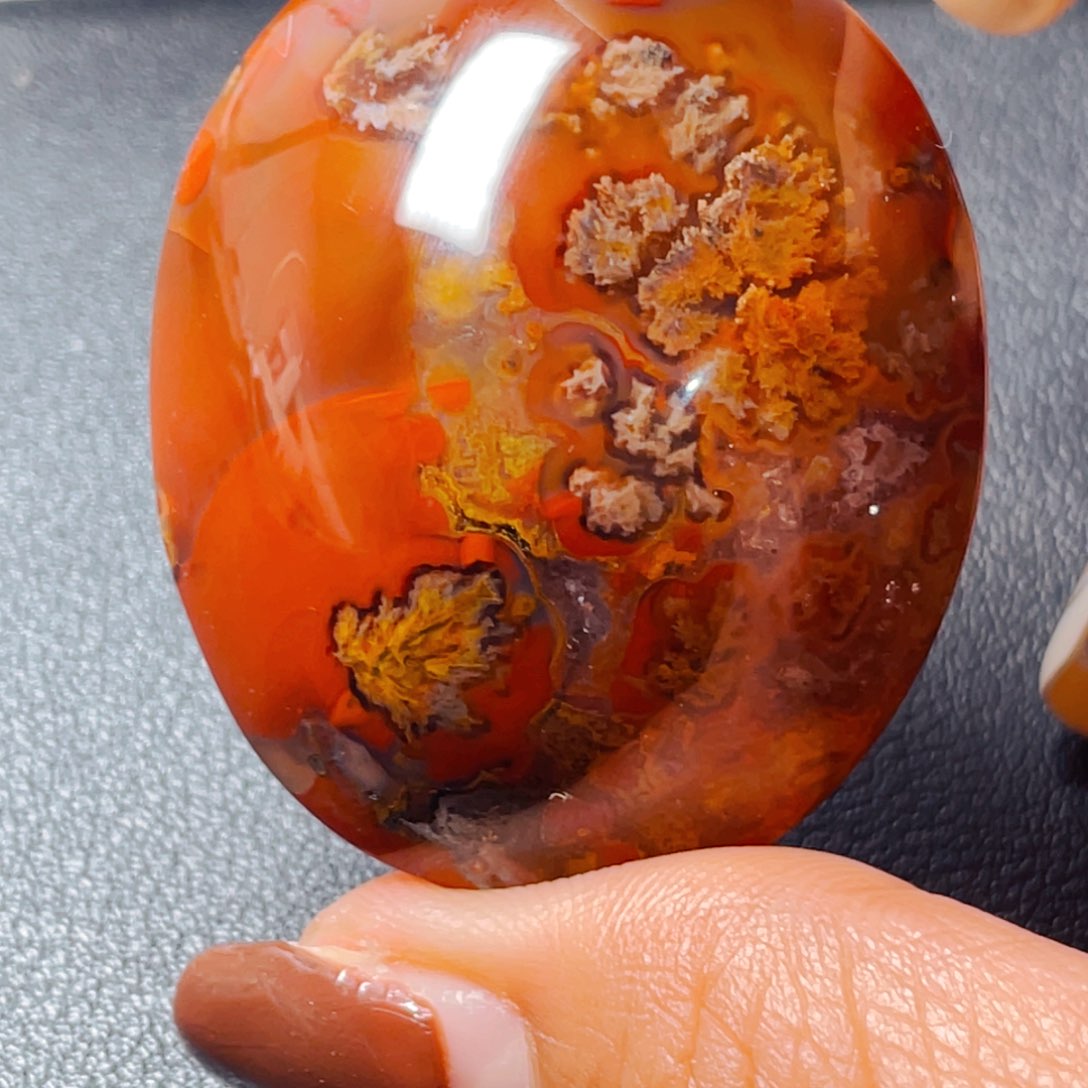 未镶嵌颈饰玛瑙/玉髓宝*