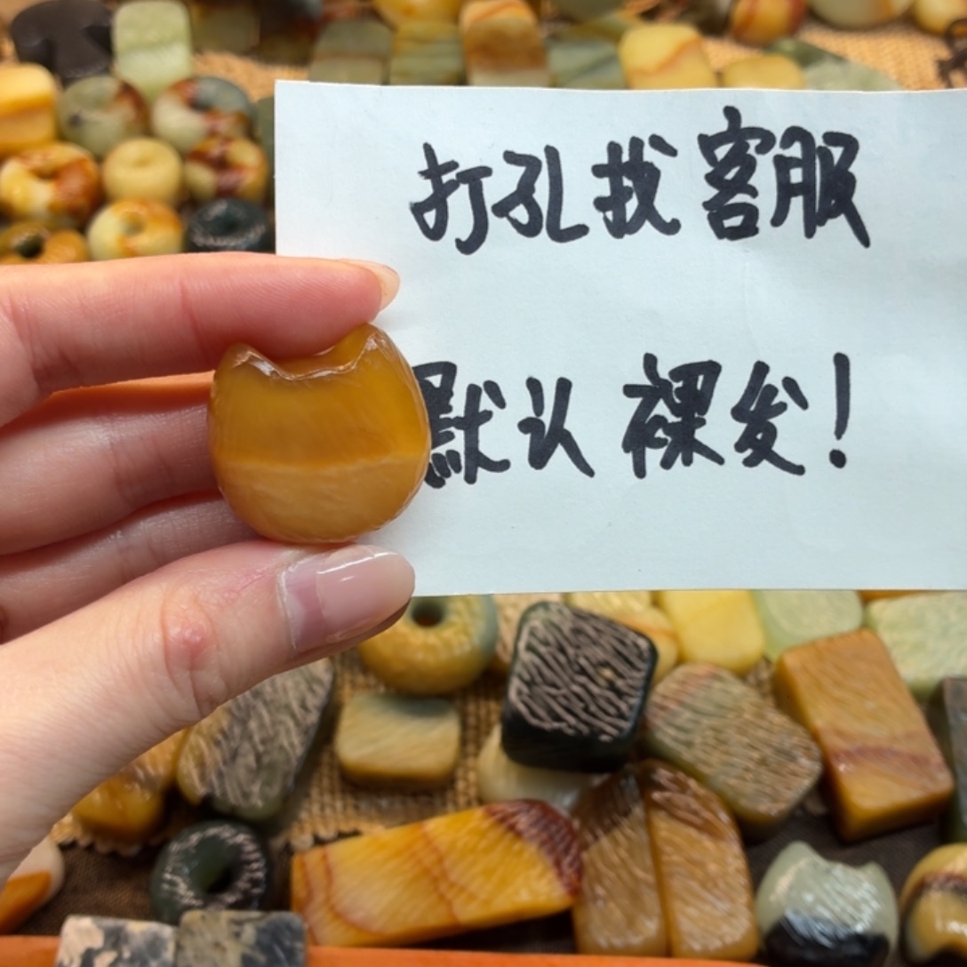 芝****蛇纹石玉未镶嵌颈饰