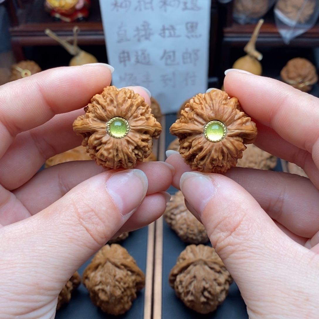 文玩核桃把件镶底小官帽手捻33尺