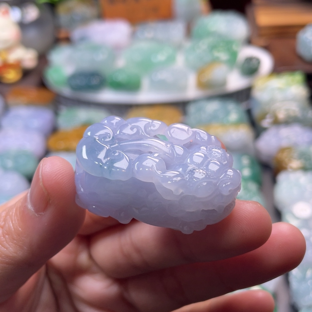 翡翠未镶嵌颈饰貔貅