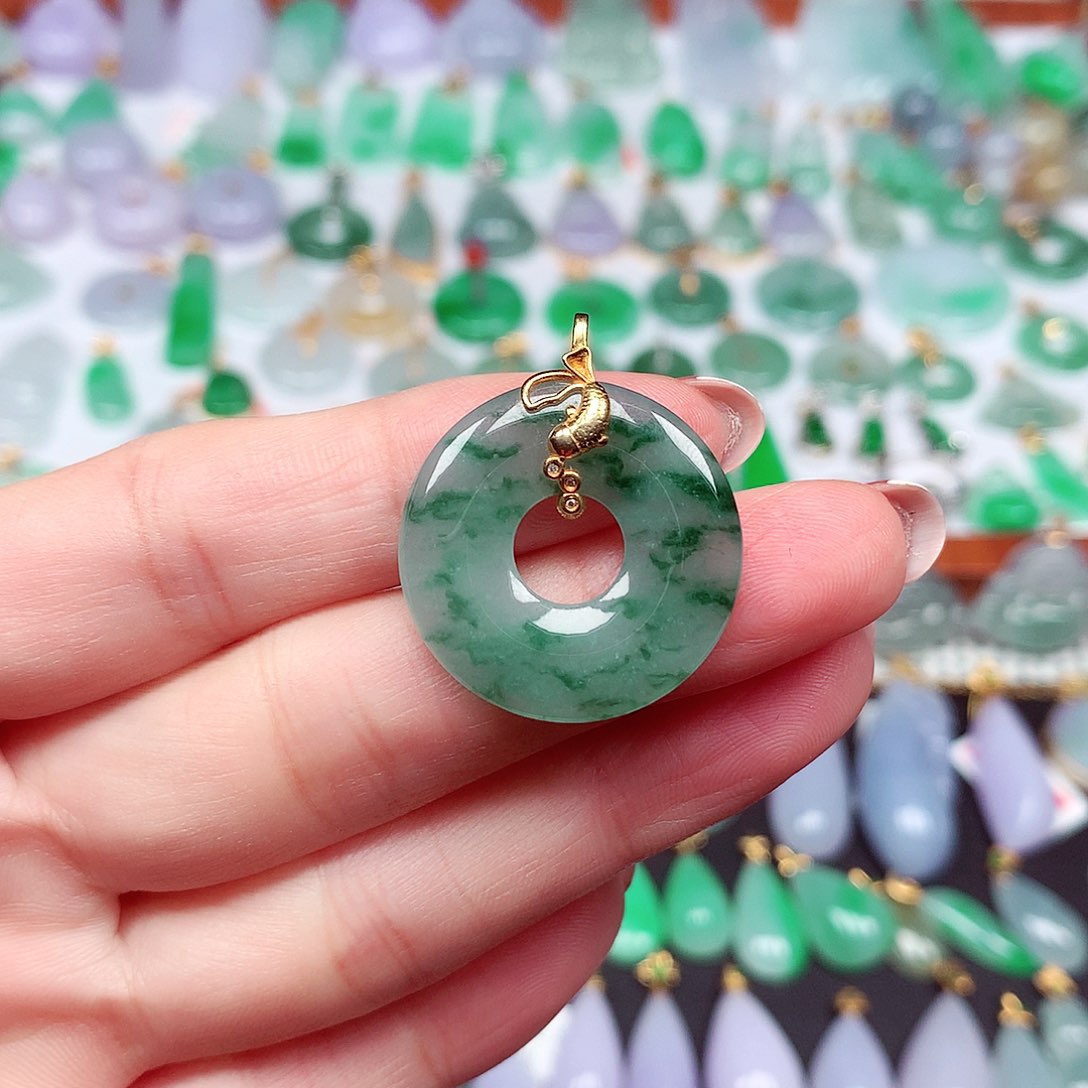 翡翠颈饰18K金镶嵌天然翡翠A货