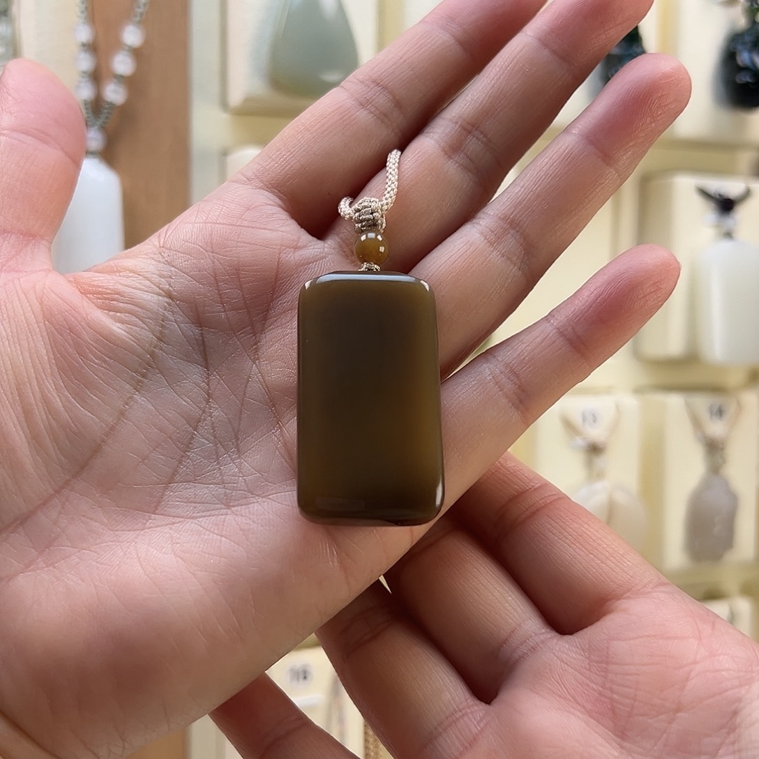 吧***脆和田玉未镶嵌颈饰