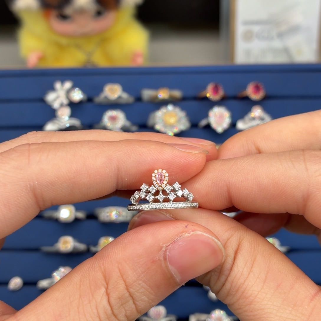 钻石18K金镶嵌戒指/指环粉钻戒指