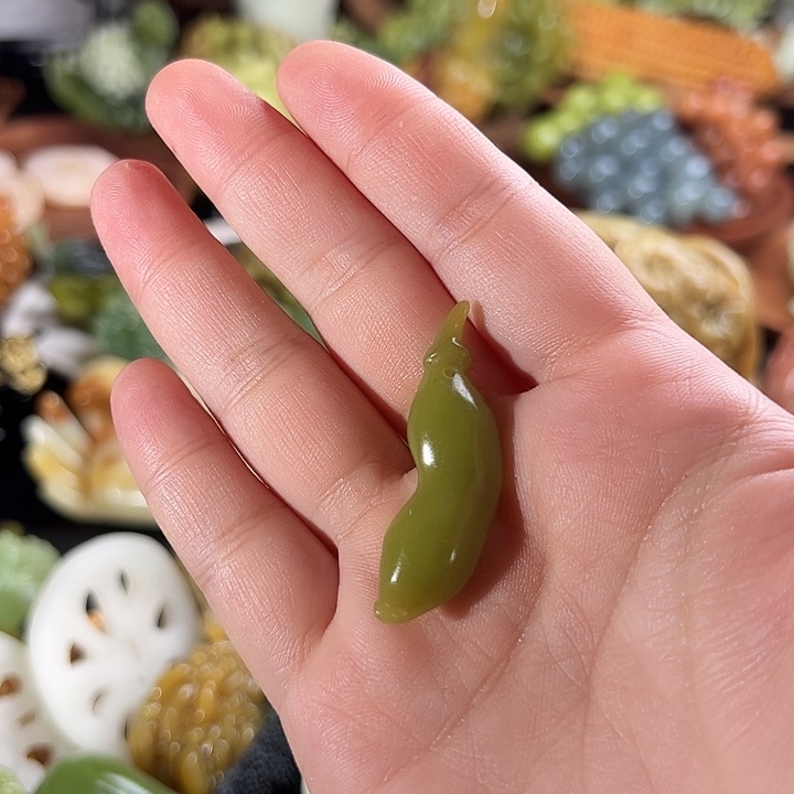 蛇纹石玉毛豆未镶嵌橘*