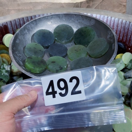 【闪购商品】蛇纹石玉未镶嵌珠宝半成品