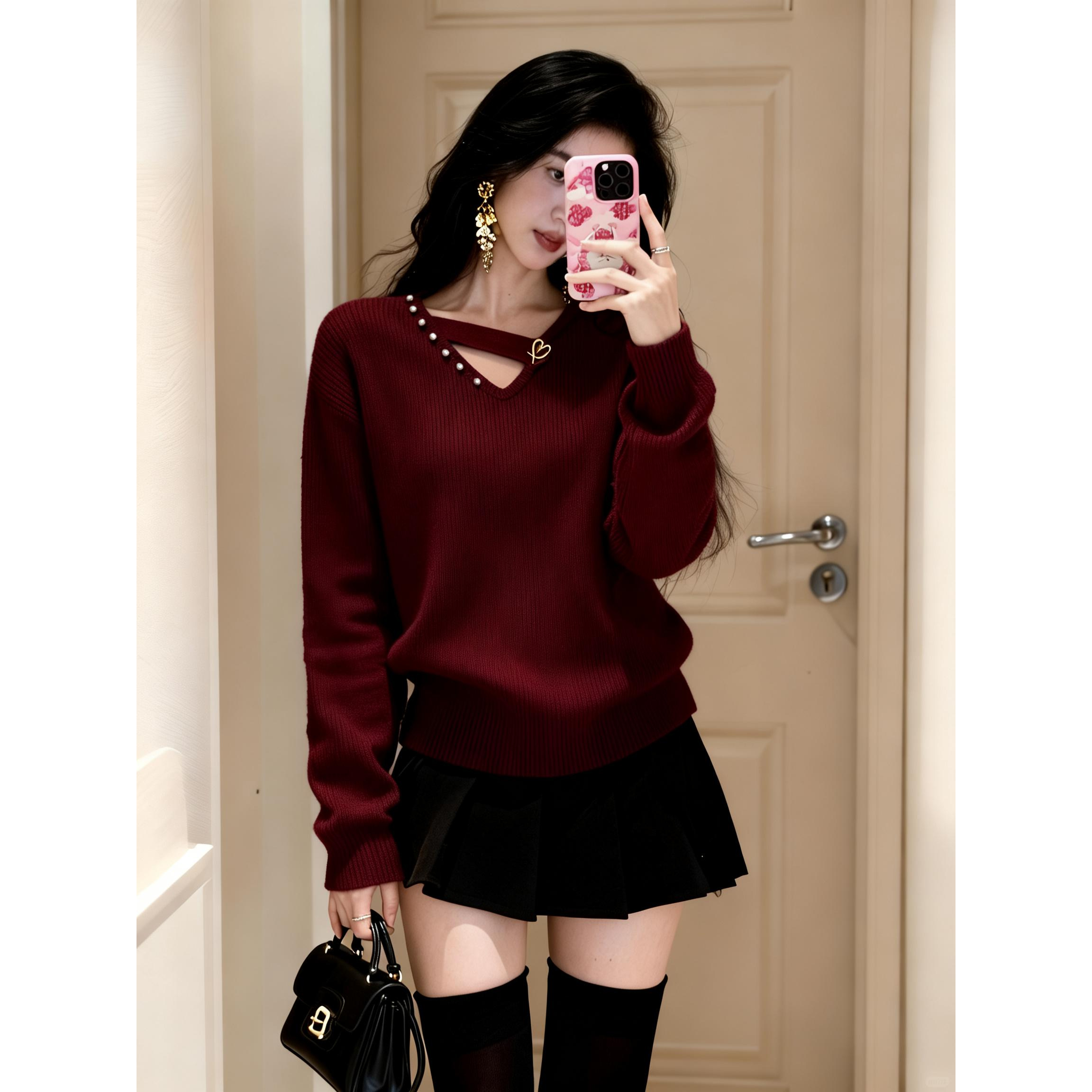 2025新款冬季老钱风红色钉珠长袖针织衫女气质百搭懒风v领毛衣