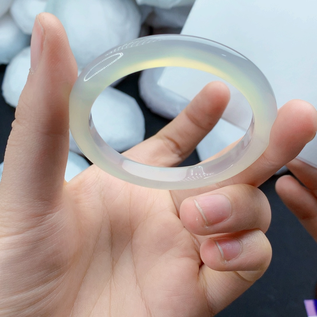 玛瑙/玉髓手镯未镶嵌5354