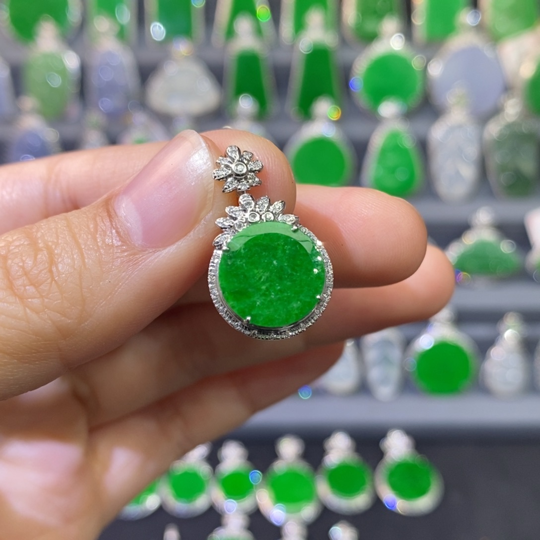 翡翠吊坠(不含链)18K金镶嵌