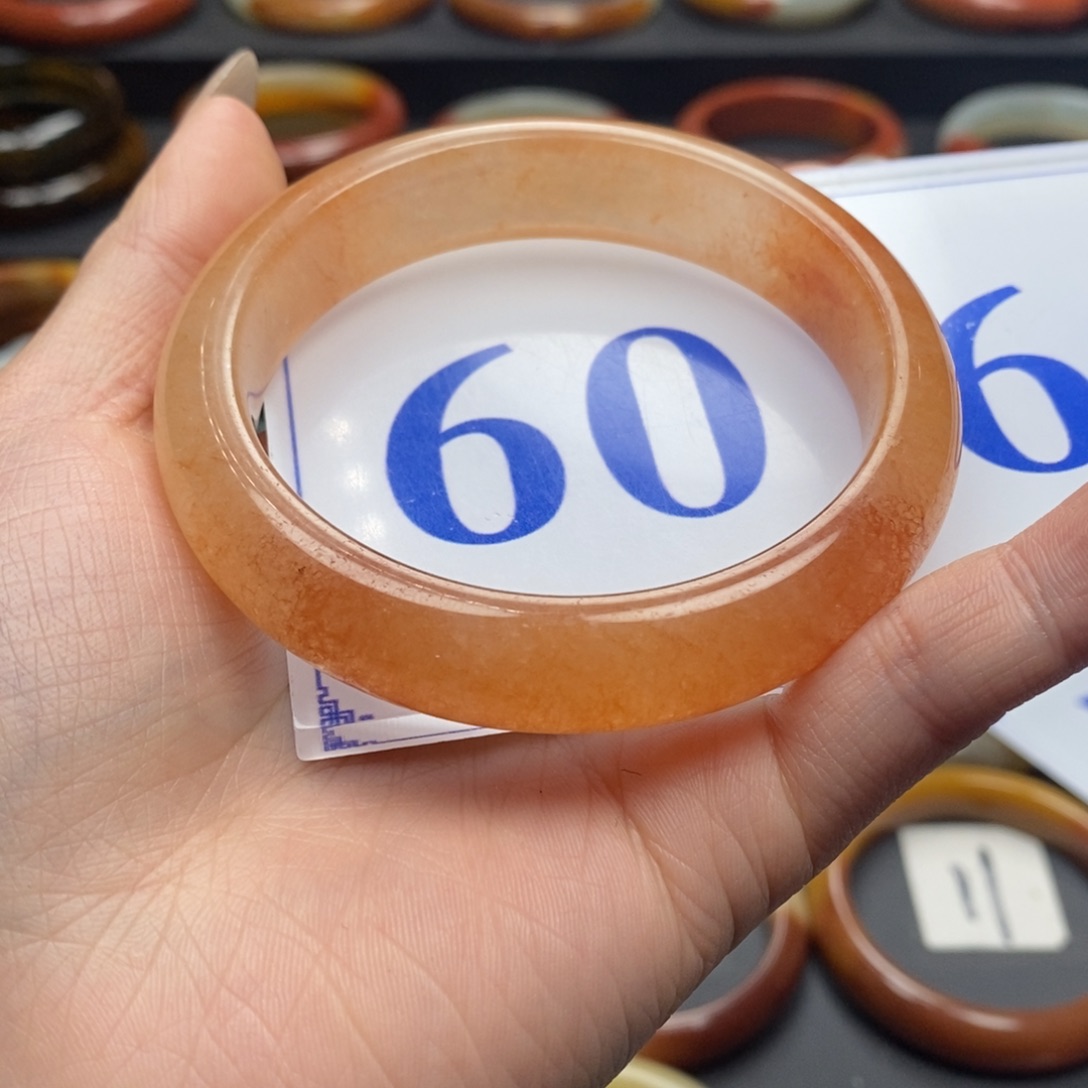 石英质玉（黄龙玉）手镯微瑕未镶嵌