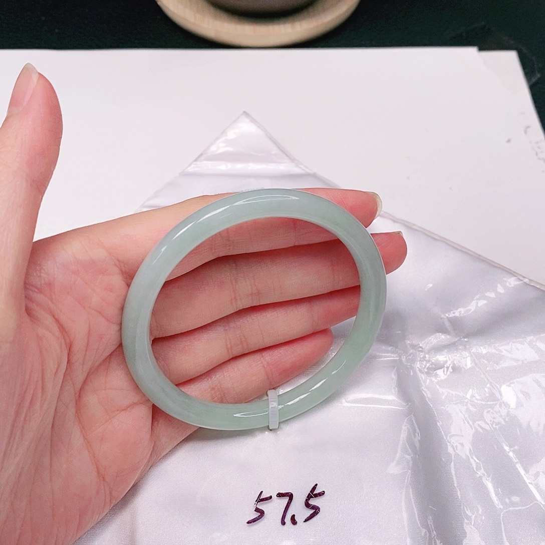 【闪购商品】翡翠手镯未镶嵌圆条