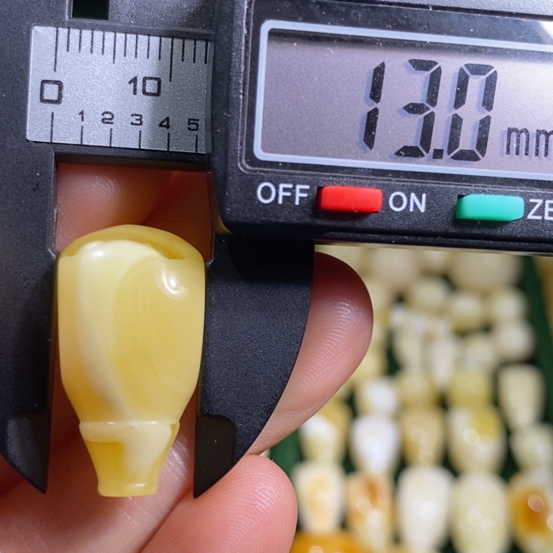 蜜蜡未镶嵌裸石配饰