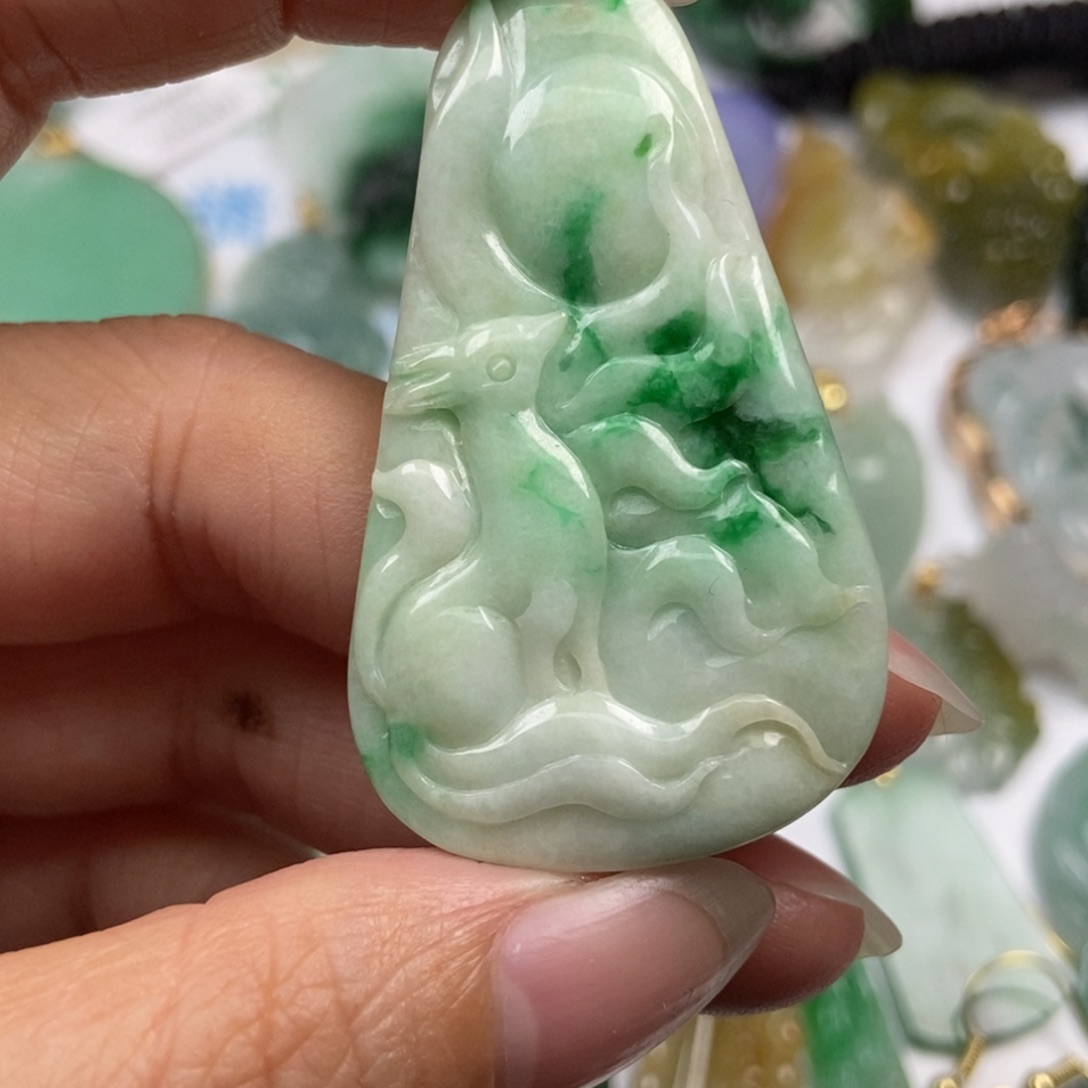 翡翠未镶嵌颈饰翡翠