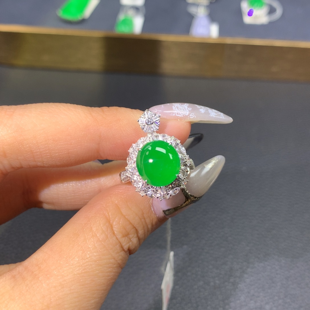 翡翠戒指18K金镶嵌翡翠