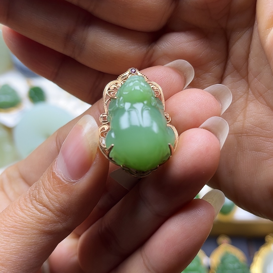 和田玉18K金镶嵌颈饰