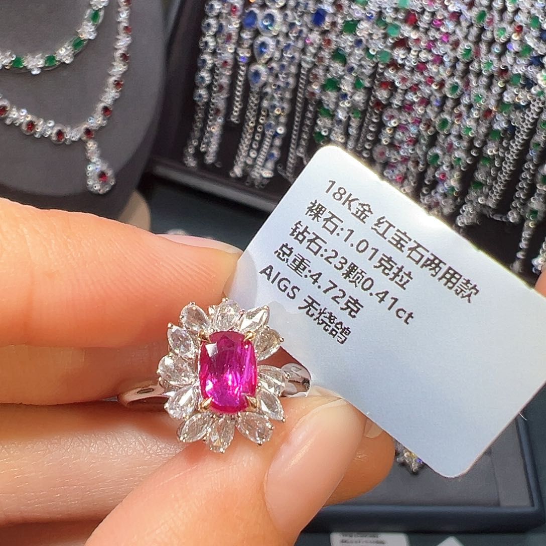 红宝石戒指18K金镶嵌