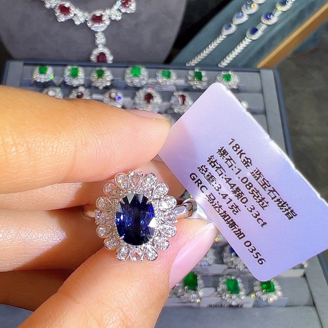 蓝宝石戒指18K金镶嵌特秒福利