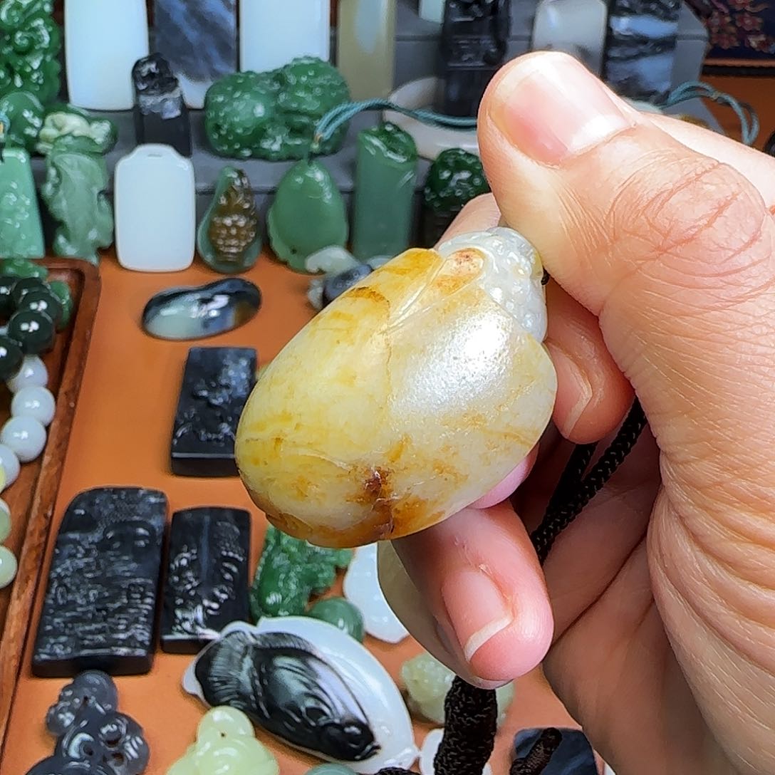 和田玉颈饰未镶嵌竹*