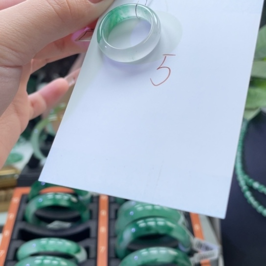 石英质玉戒指未镶嵌