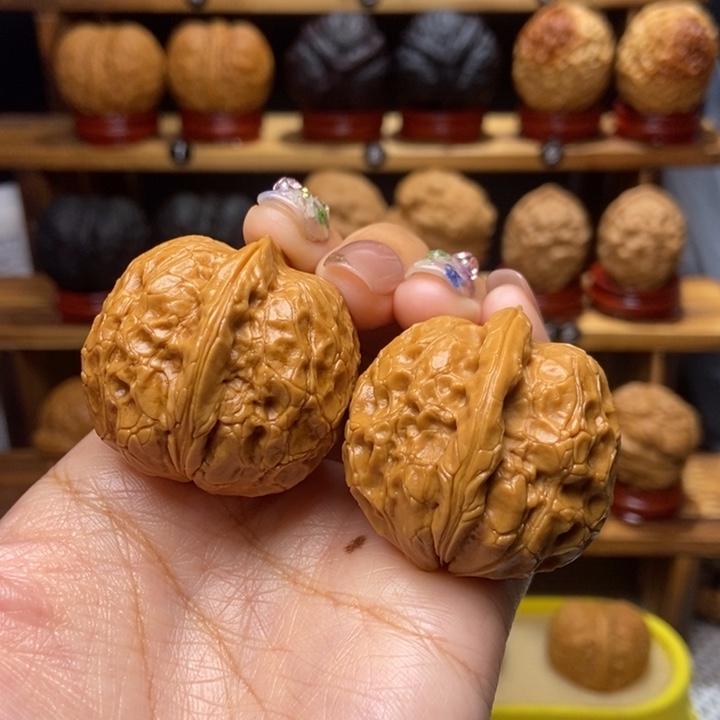 文玩核桃吊坠金龟子10