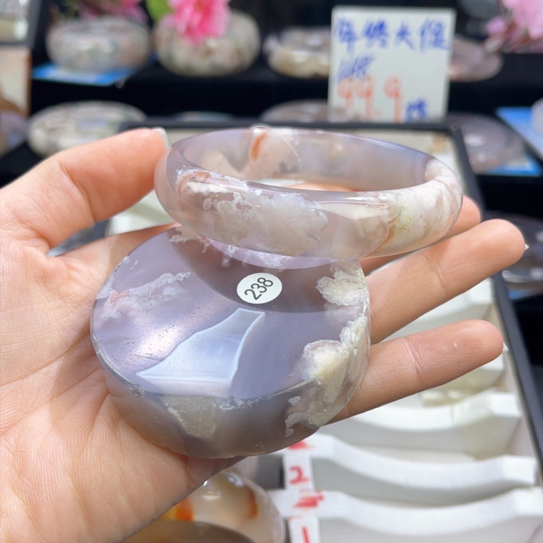 石英质玉手镯未镶嵌万*?63/238