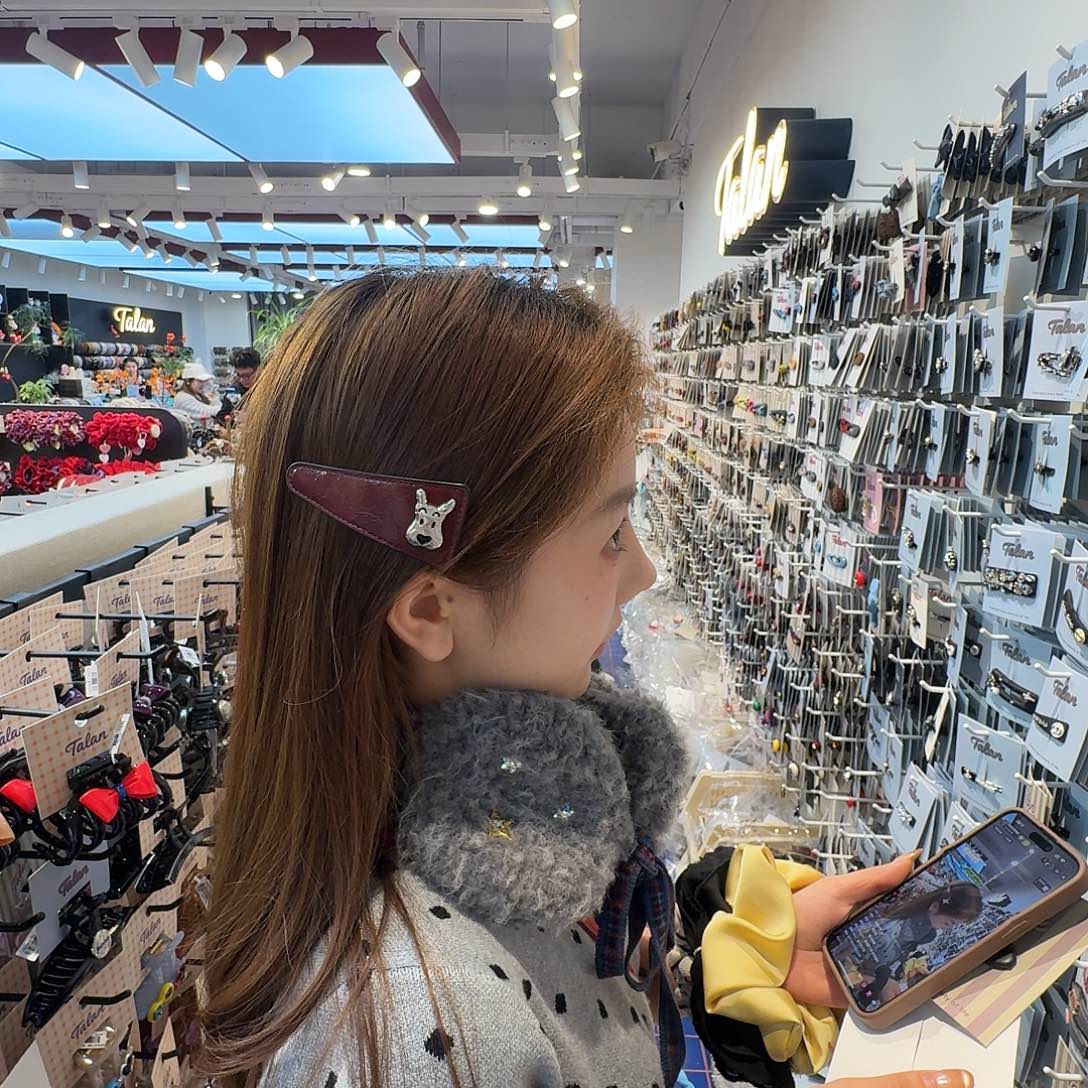 小狗拜拜夹红色哦哦哦