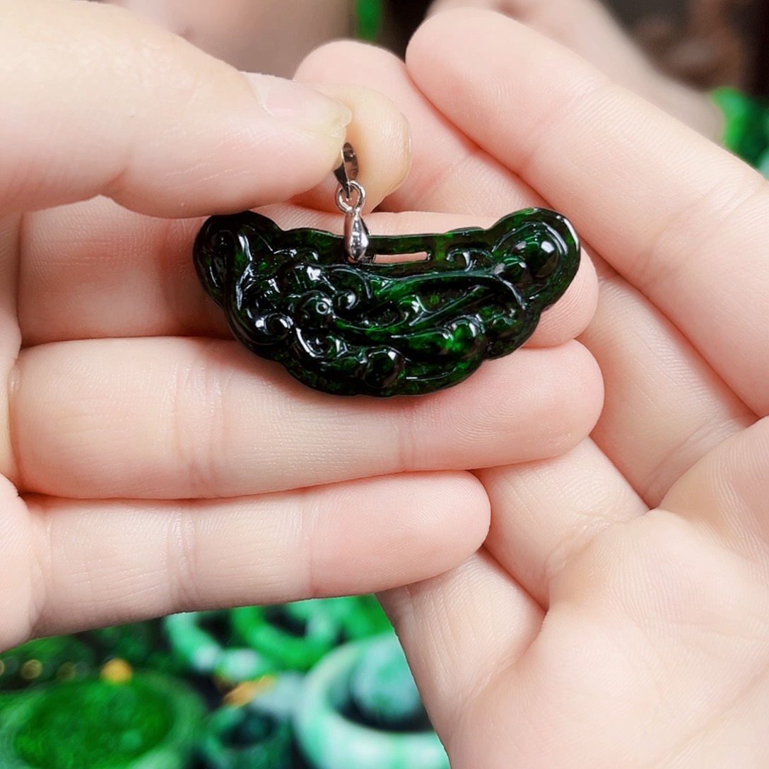 翡翠颈饰未镶嵌吊坠