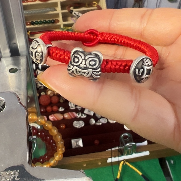 手工编织银饰手链