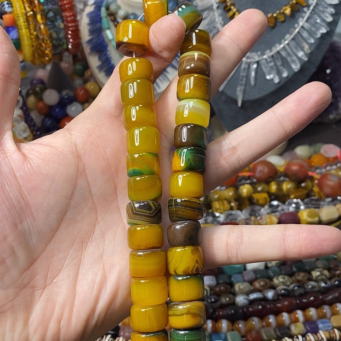 石英质玉未镶嵌，孔雀玛瑙剁珠16mm，