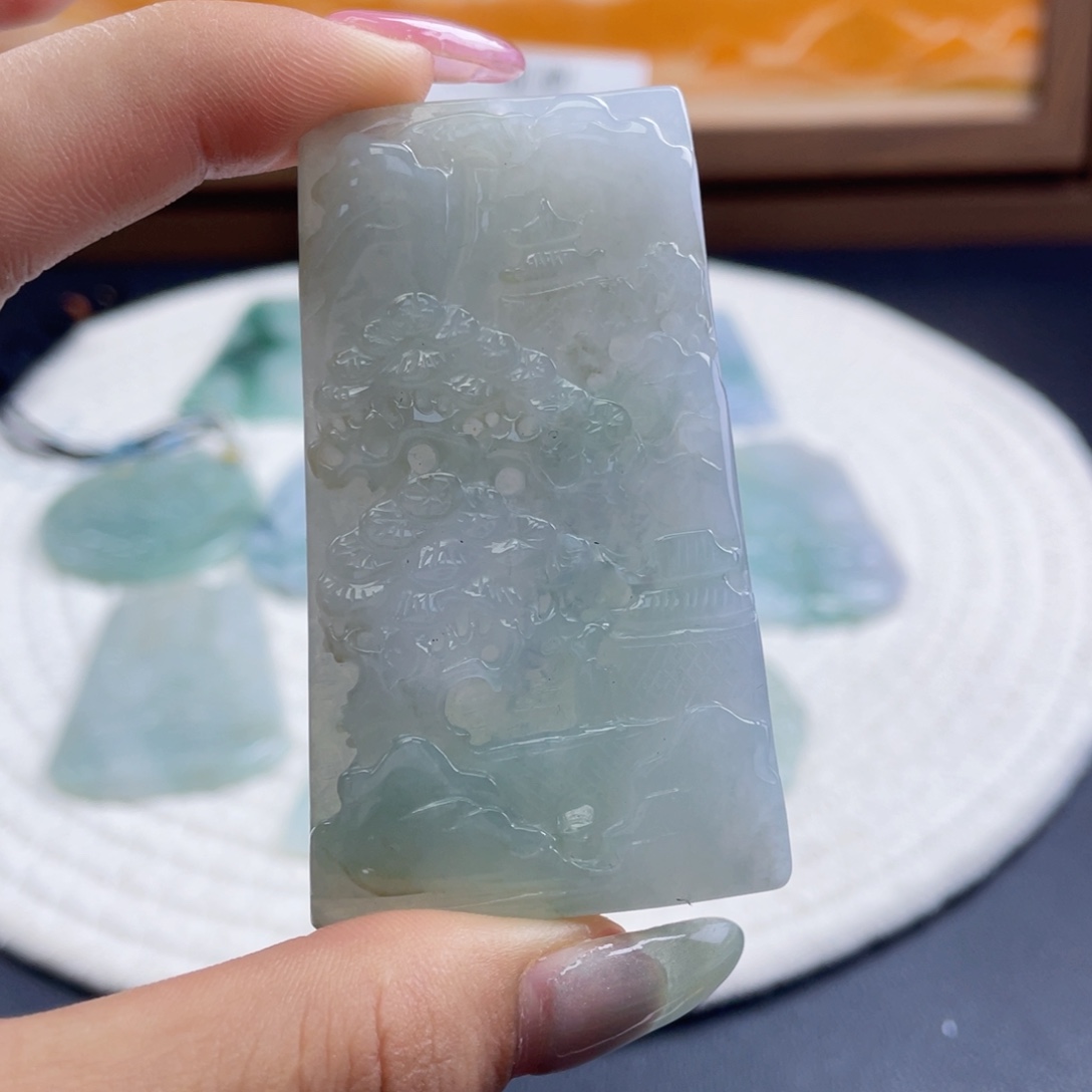 翡翠裸石天然翡翠山水牌