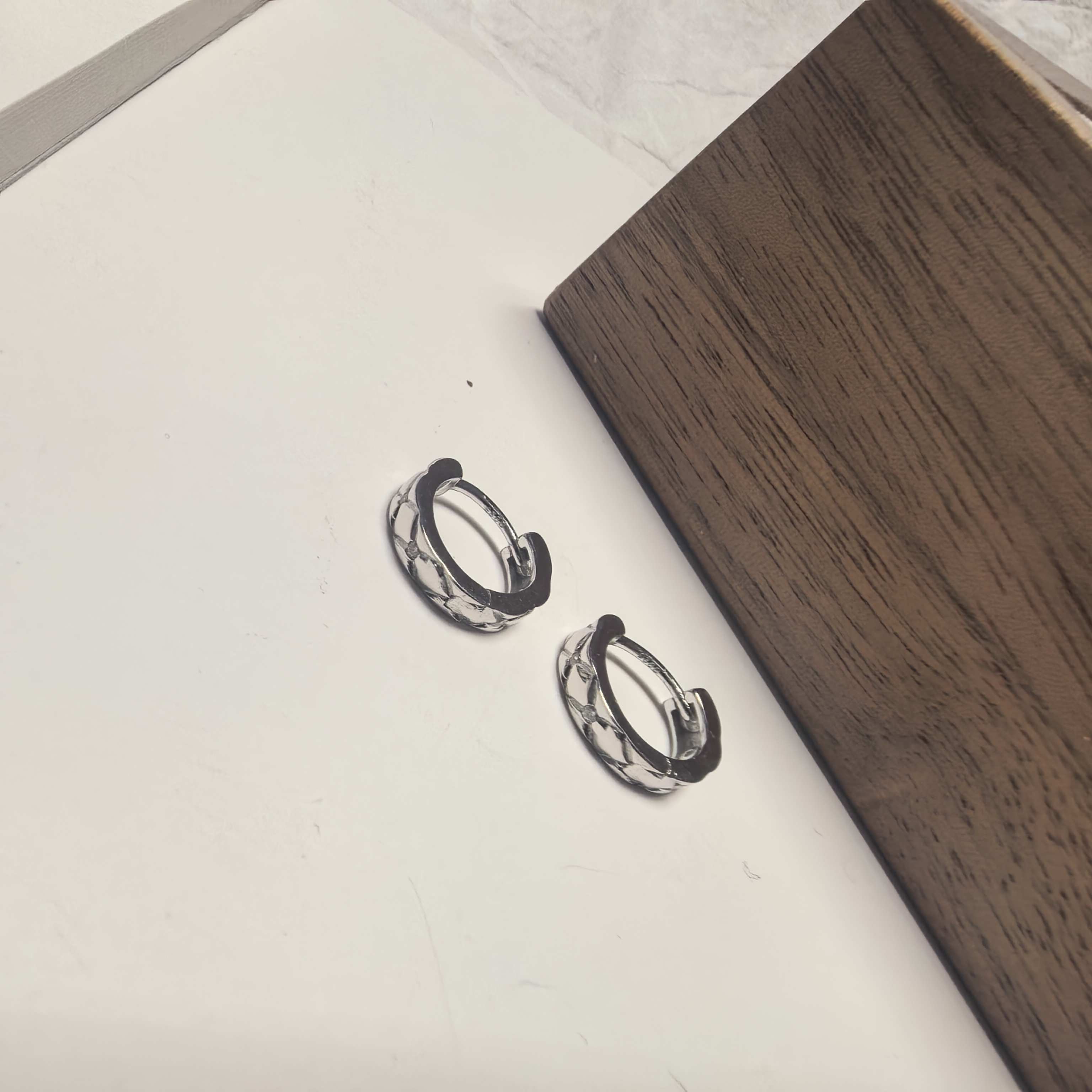 925银合成锆石耳饰 精工时尚百搭电白高级感菱形格镶嵌银耳饰