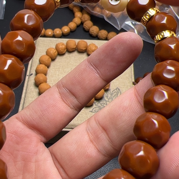 猴头核桃手串拖拉机