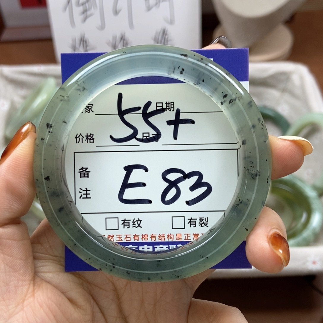岫玉手镯手镯未镶嵌