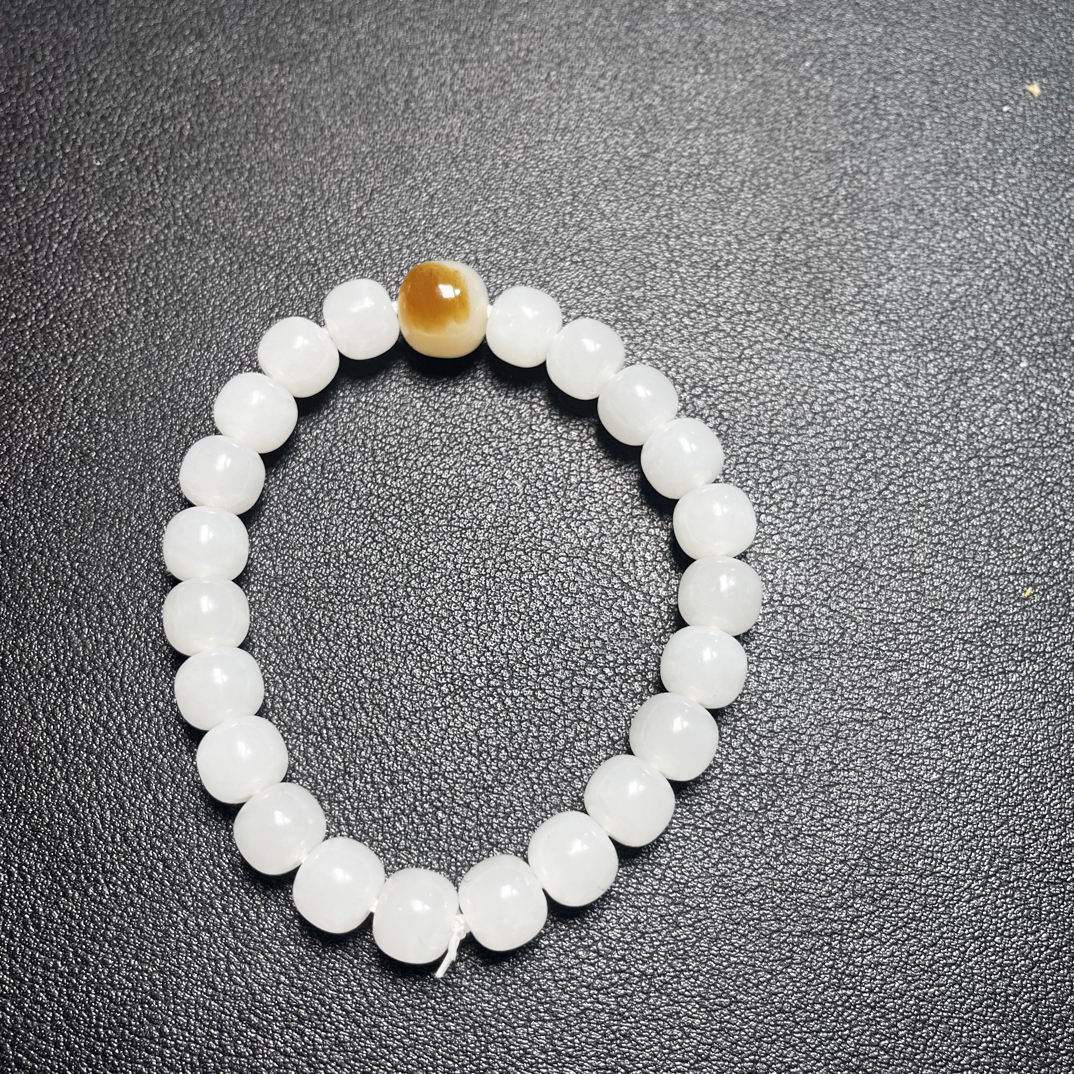 新疆和田玉且末糖白料手串