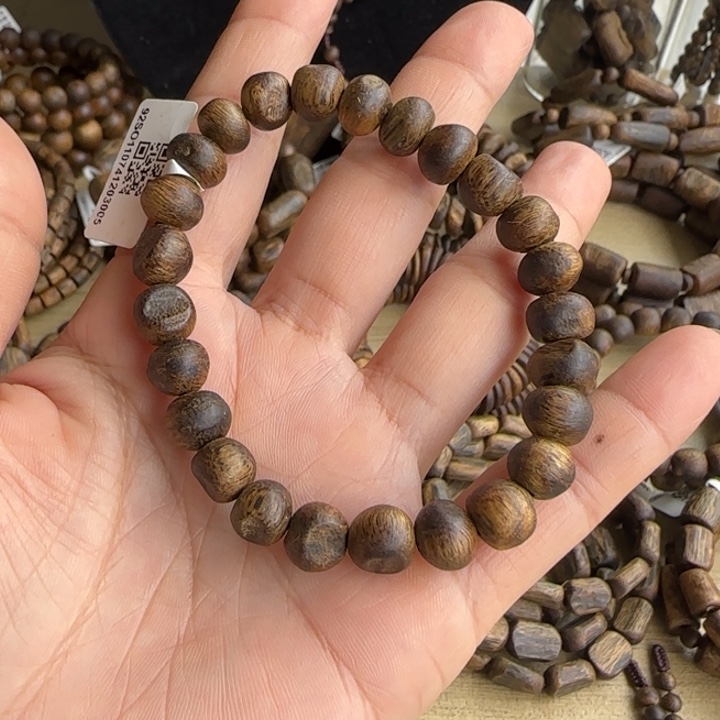 沉香手串用****生乌身多样性发货一条卡9-7克