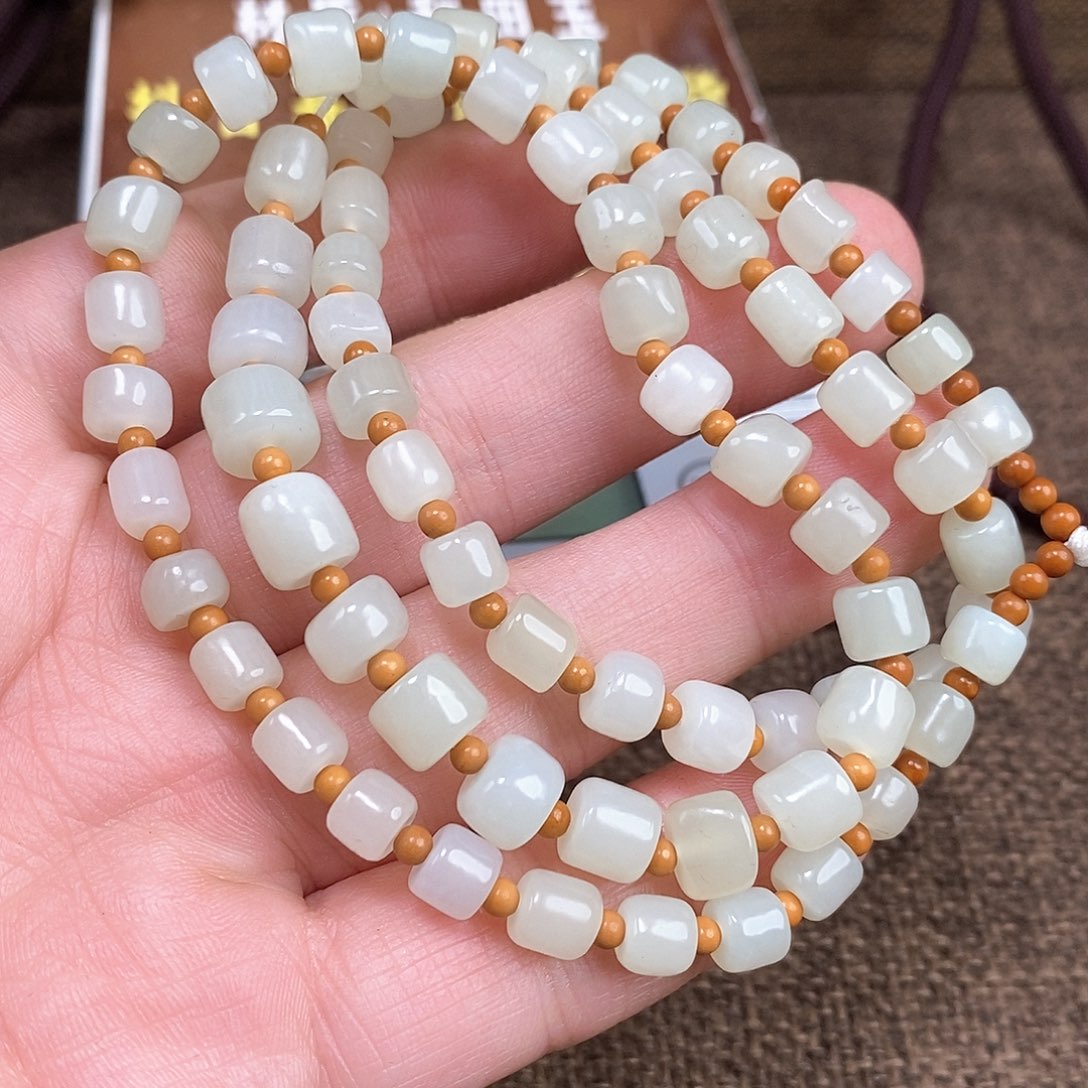 和田玉颈饰未镶嵌