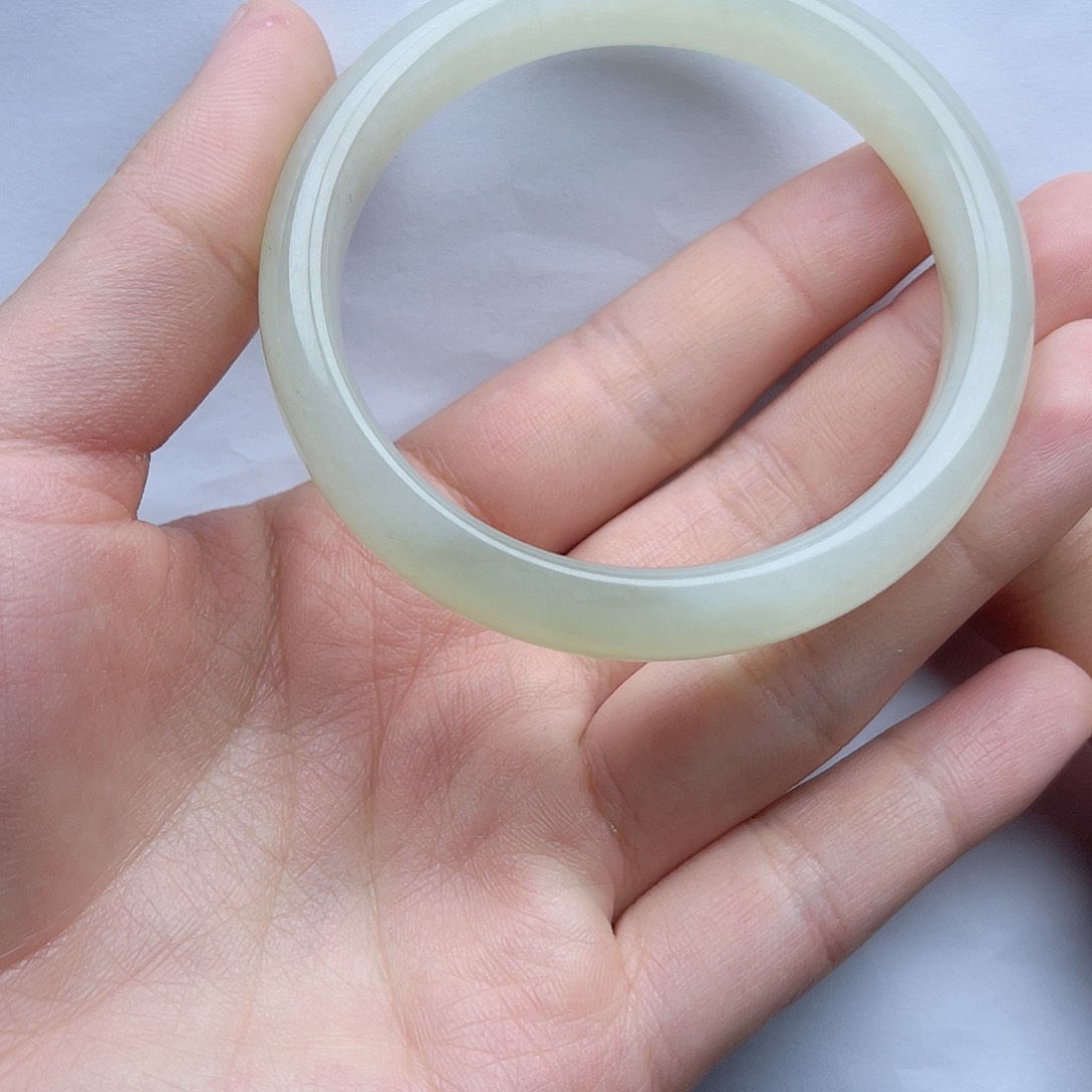 和田玉手镯5657圈口。k k 未镶嵌