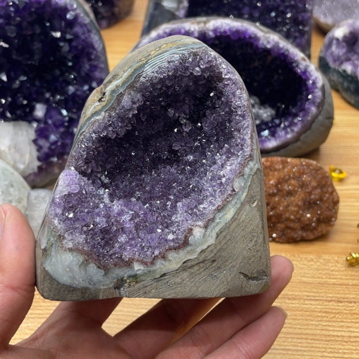 紫晶水晶摆件未镶嵌