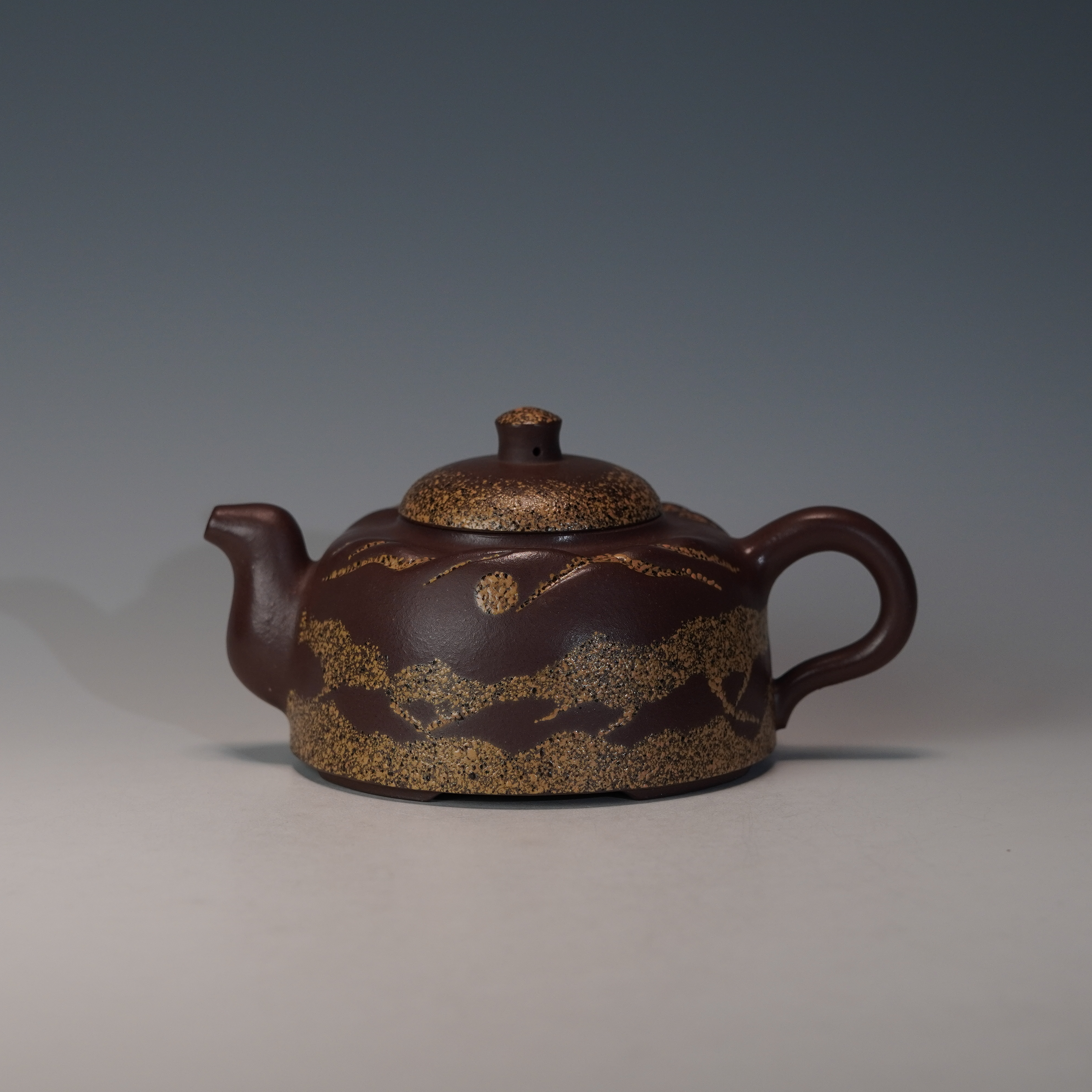 lot.22489 邱玉林 底槽清漠舟壶 260CC