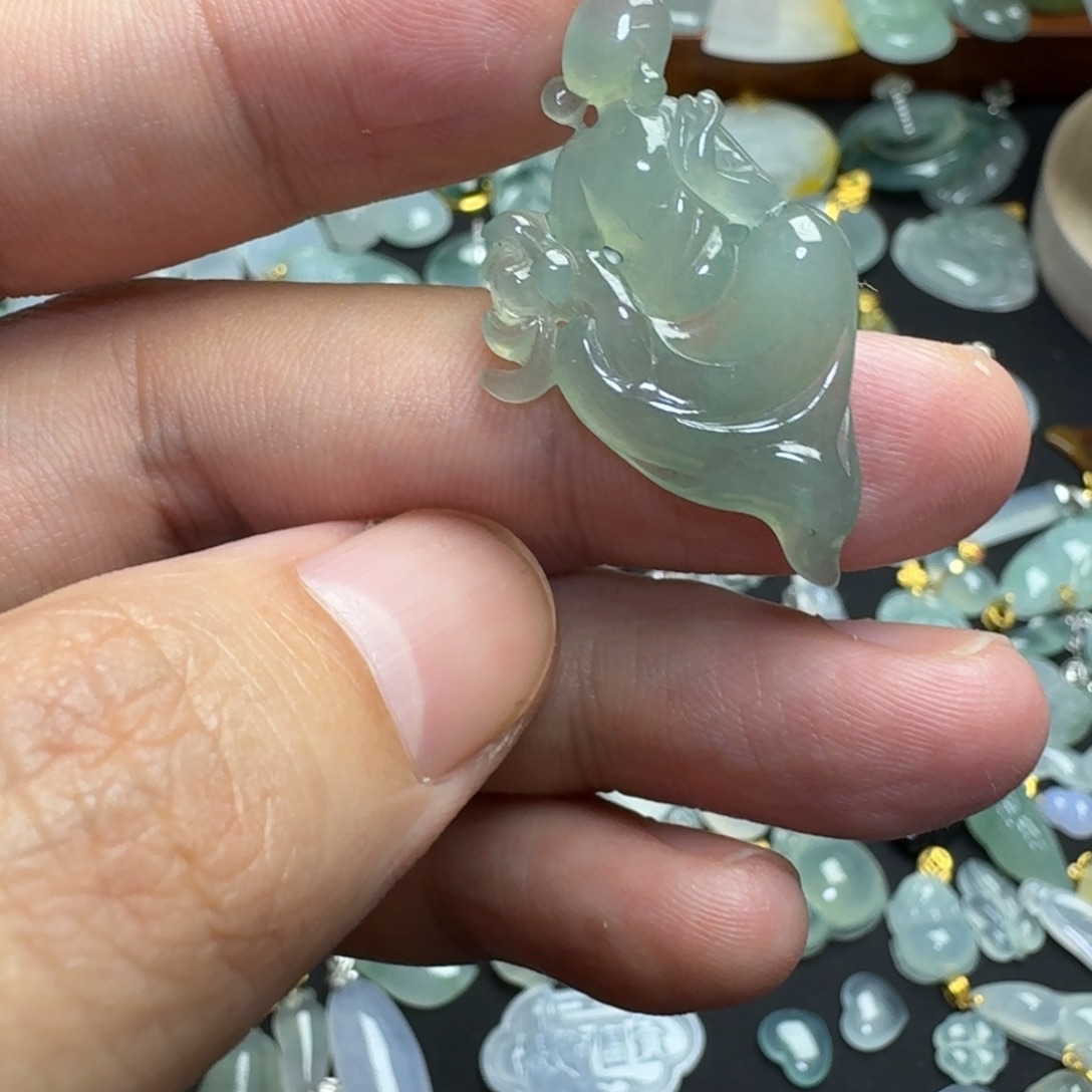 翡翠未镶嵌颈饰无相