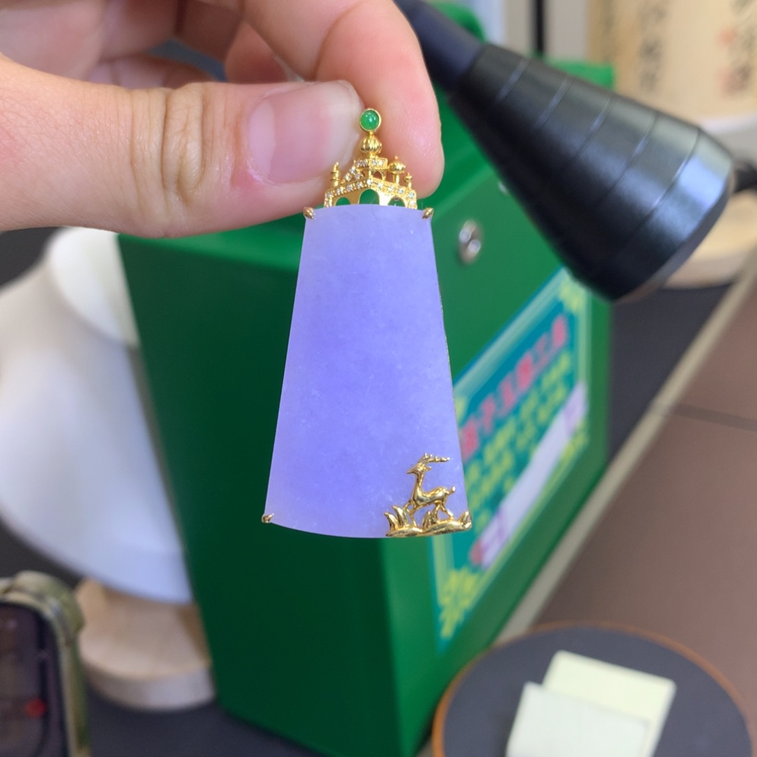 翡翠颈饰18K金镶嵌翡翠