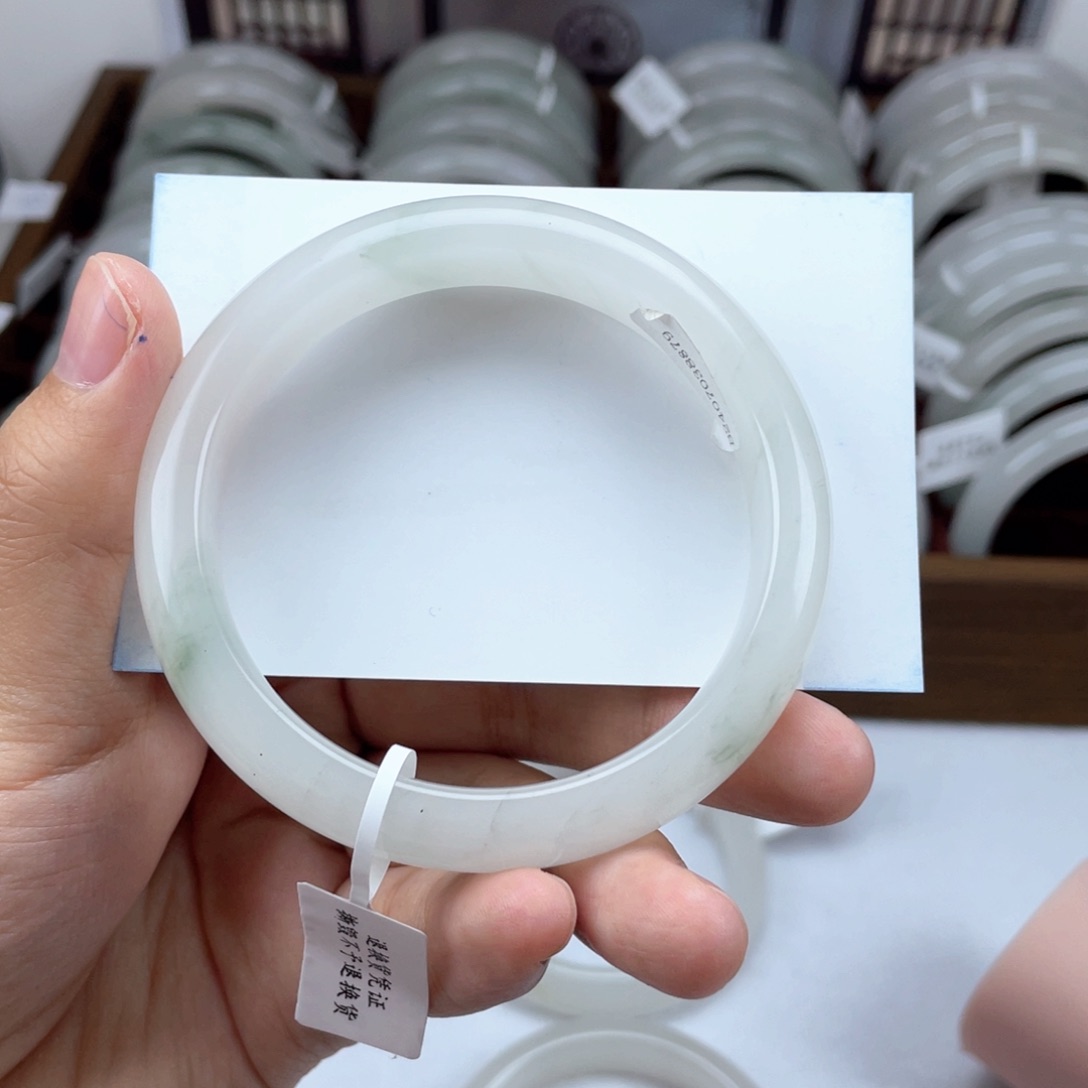 石英质玉（天山翠）未镶嵌手镯大*鑫