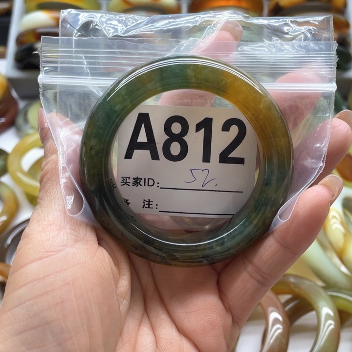 蛇纹石玉手镯未镶嵌