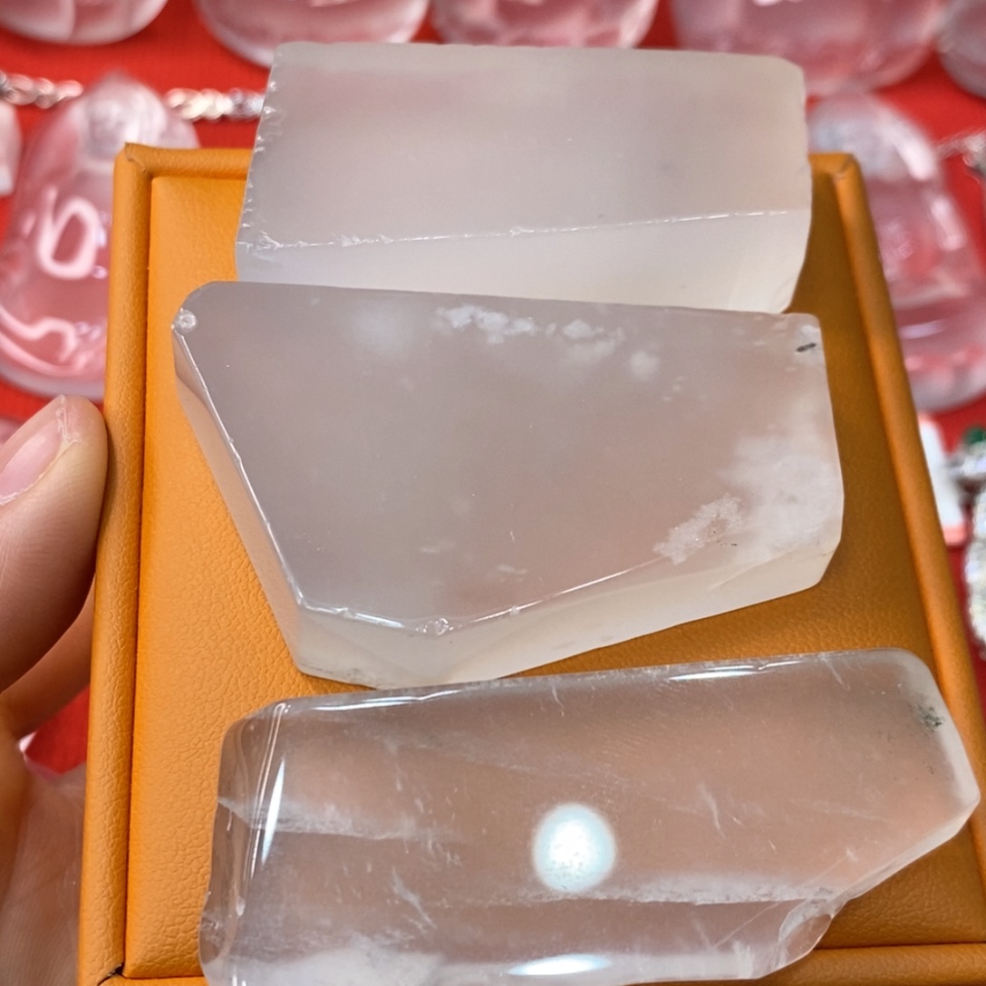 石英质玉未镶嵌吊坠