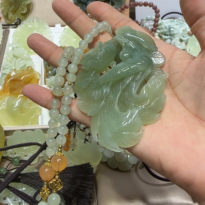 蛇纹石玉吊坠未镶嵌可***猫