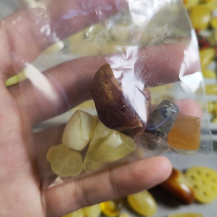 未镶嵌琥珀裸石雪*