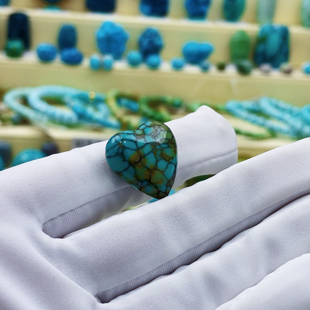 绿松石颈饰未镶嵌