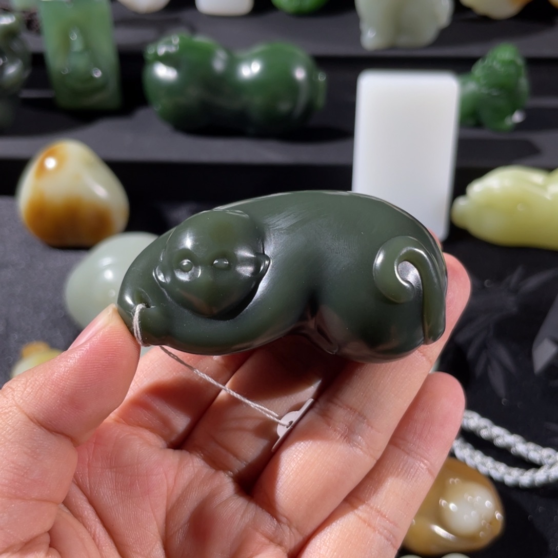 H***N和田玉未镶嵌颈饰