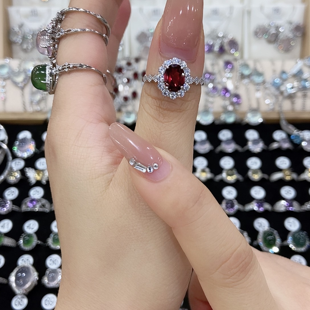 夏***至银S925镶嵌石榴石戒指