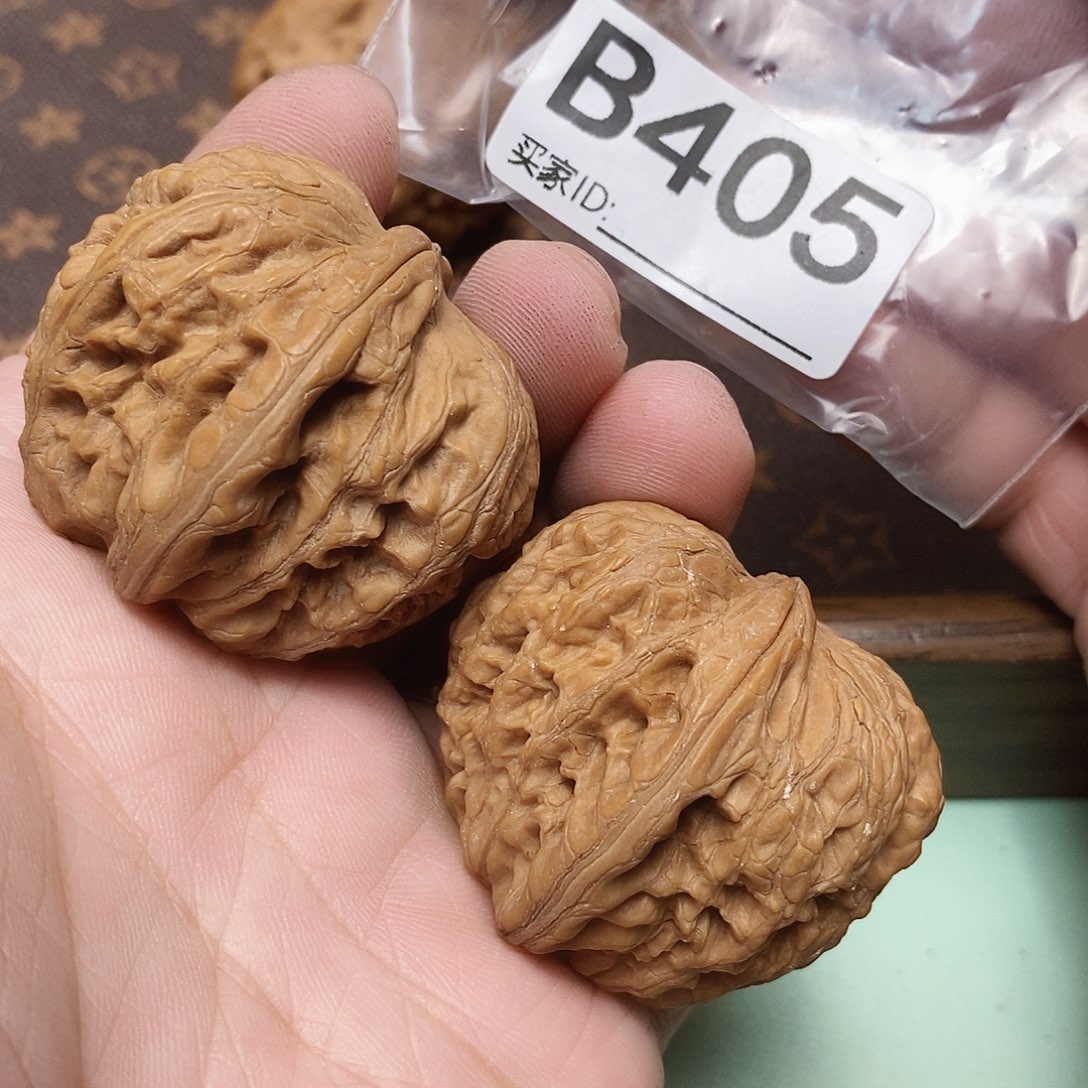 把件文玩核桃元宝43尺。  