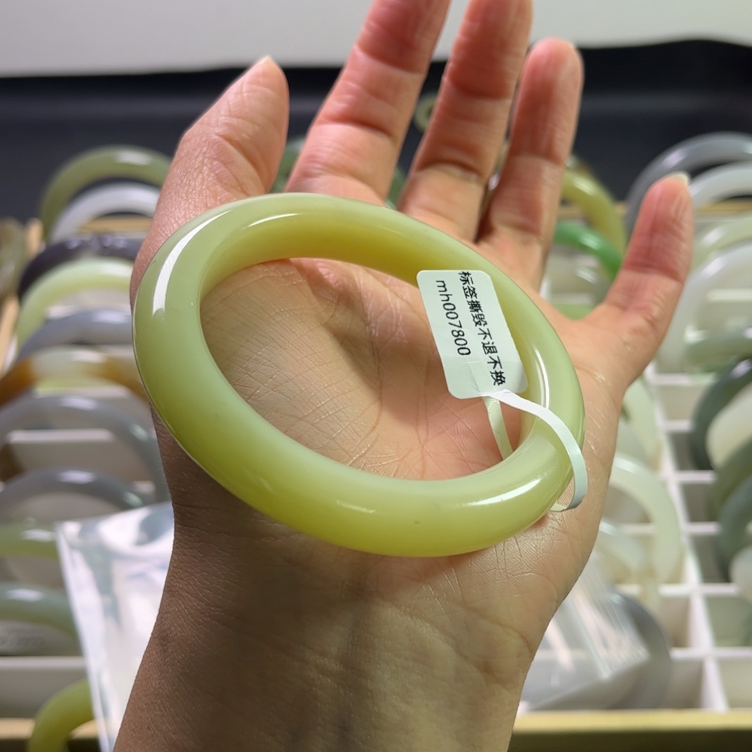 和田玉手镯56.8圈未镶嵌